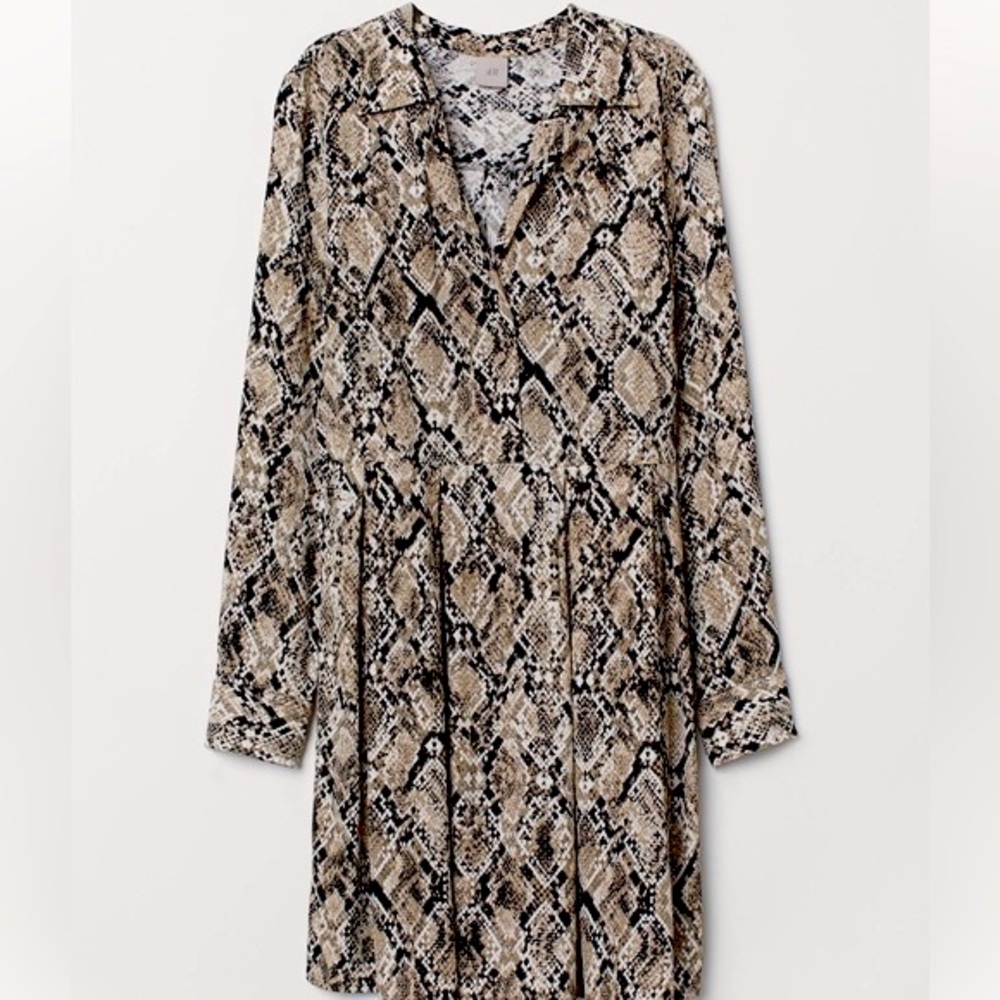 Long Flowy V-Neck Snakeprint Shirt Dress